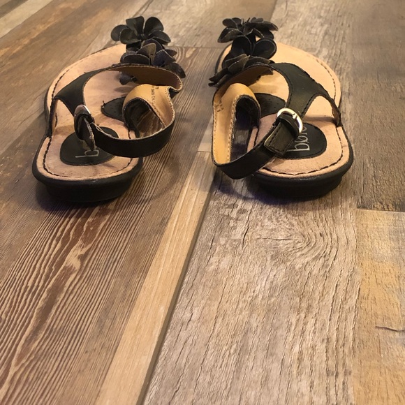 Used.  Sandals w/ adjustable buckle. - Picture 4 of 14